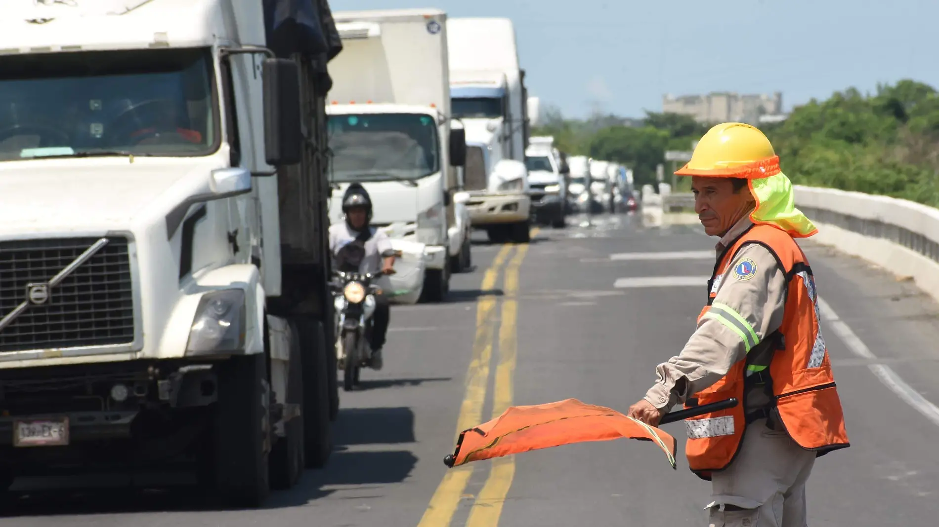 Obras en el Libramiento Poniente de Tampico causan caos vial para ingresar de Veracruz a Tamaulipas José Luis Tapia (3)